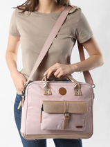 Documententas Cabaia Roze laptop MESS-vue-porte