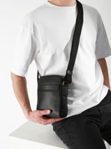 Cross Body Tas Le tanneur Zwart charles TCHA2200-vue-porte