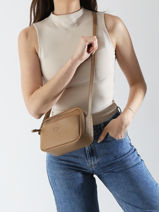 Cross Body Tas City Court Leder Lacoste Beige city court NF4506IE-vue-porte
