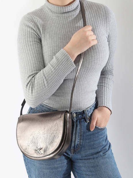 Cross Body Tas Minimal Mono Calvin klein jeans Zilver minimal mono K612730 ander zicht 1
