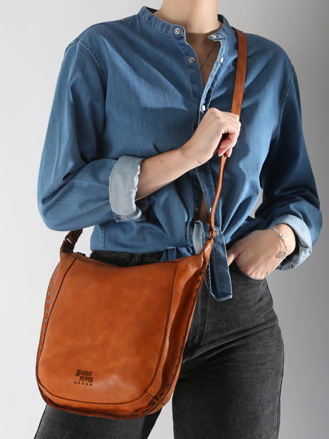 Cross Body Tas Barcelone Leder Basilic pepper Bruin barcelone BBAC02 ander zicht 1